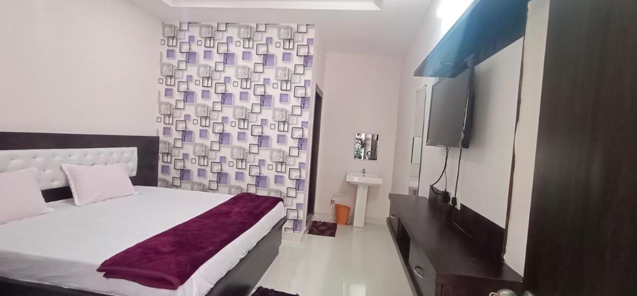 Varun Residency 바드라찰람 외부 사진