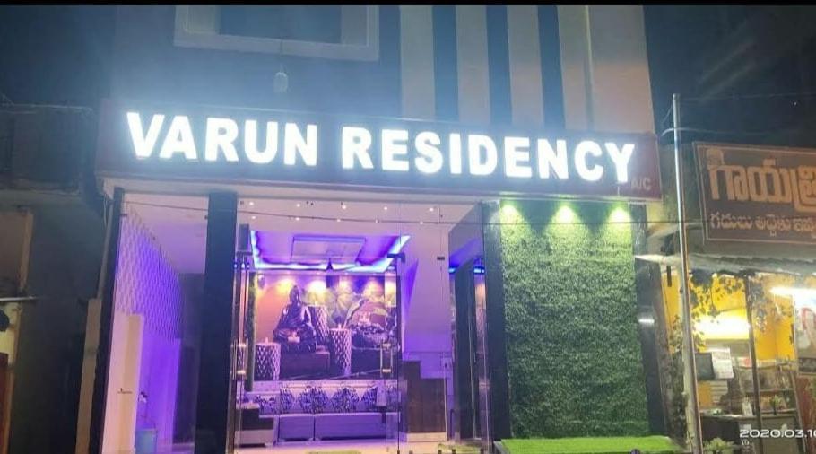 Varun Residency 바드라찰람 외부 사진