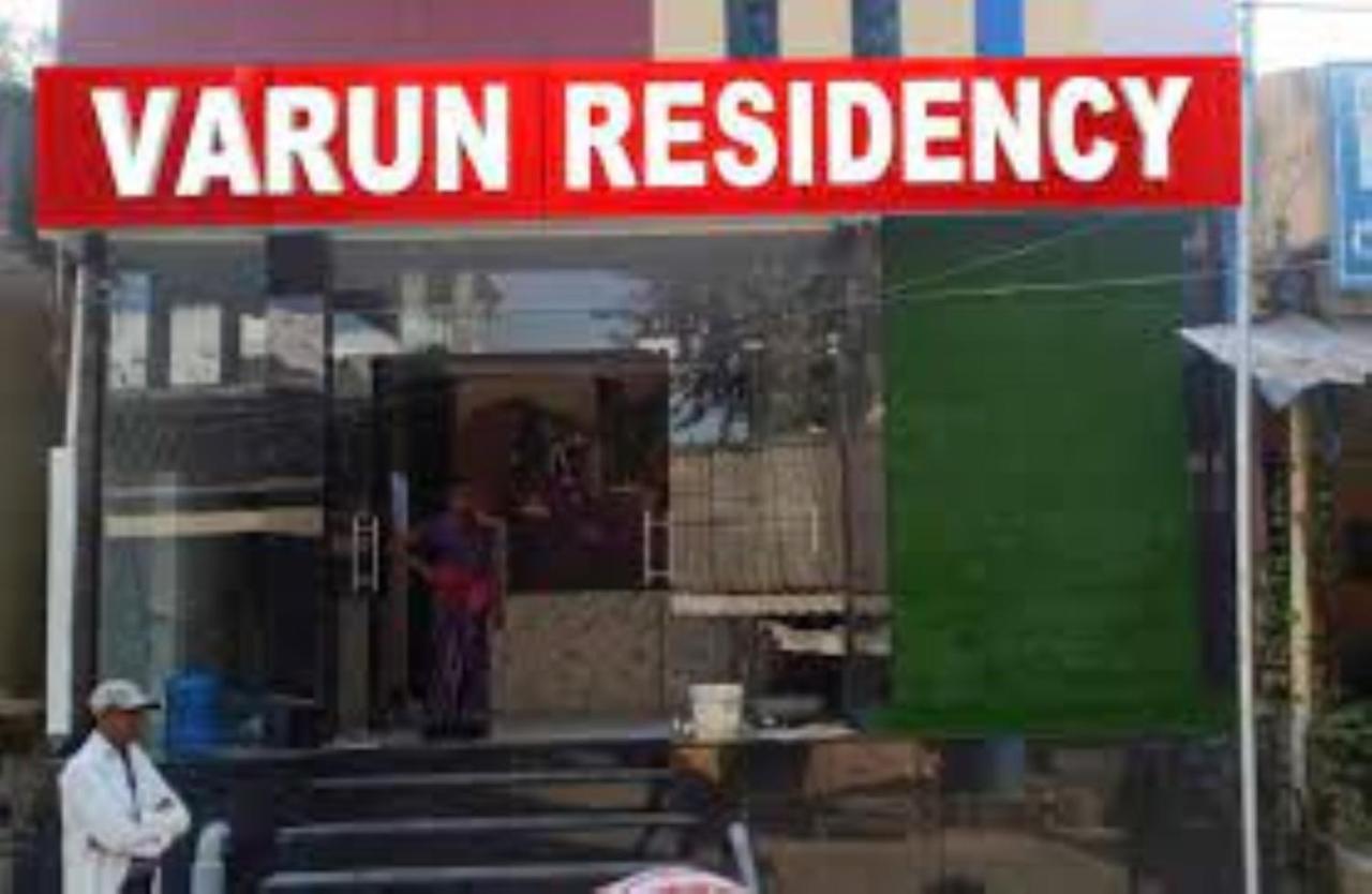 Varun Residency 바드라찰람 외부 사진