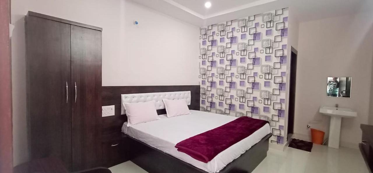 Varun Residency 바드라찰람 외부 사진